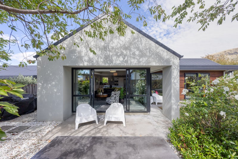 33 Old Station Avenue, Wanaka - Carousel 1