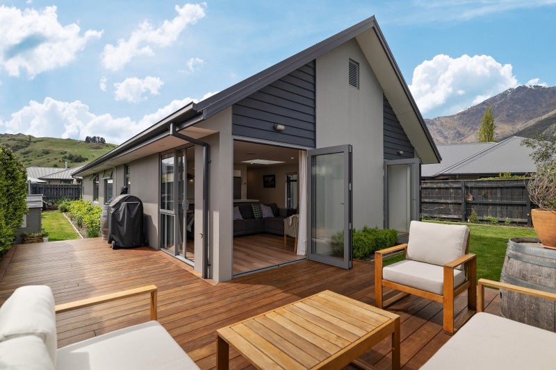 5A Cone Peak Close, Lake Hayes, Queenstown - Carousel 1