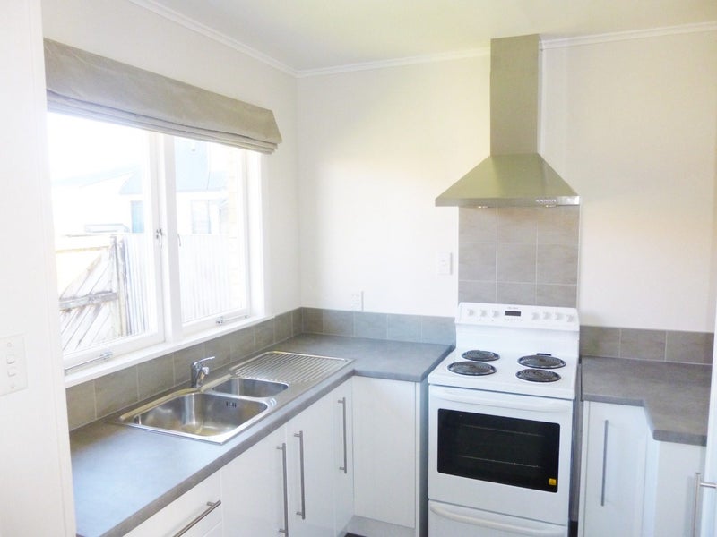 1/28 Storey Avenue, Forest Lake, Hamilton - Carousel 2