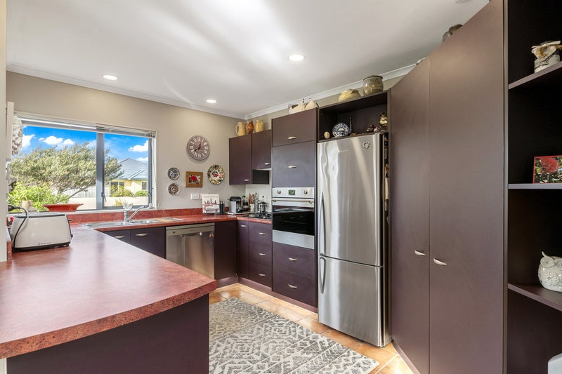 162 Guildford Drive, Paraparaumu Beach, Paraparaumu - Carousel 2