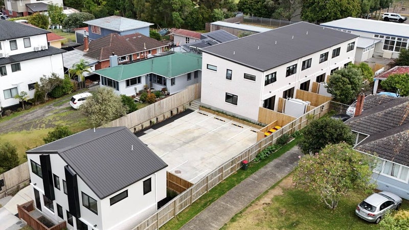 3/15 Toru Street, Te Atatu Peninsula, Auckland - Carousel 1