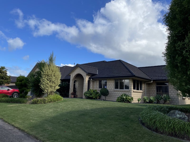 64 Huntington Drive, Huntington, Hamilton - Carousel 1