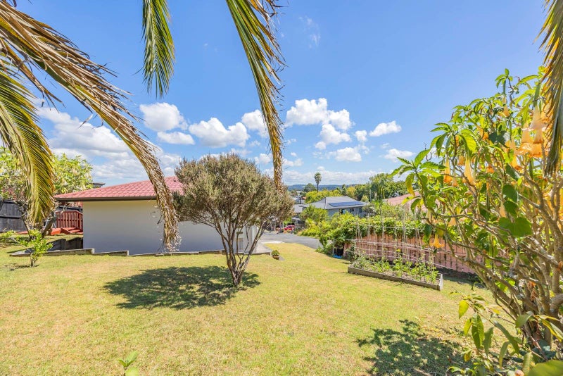 1/12 Exeter Place, Unsworth Heights, Auckland - Carousel 2