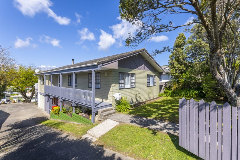30 Beaumaris Crescent, Ascot Park, Porirua - Carousel 1