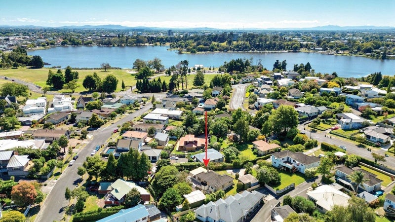 14 Alison Street, Hamilton Lake, Hamilton - Carousel 1