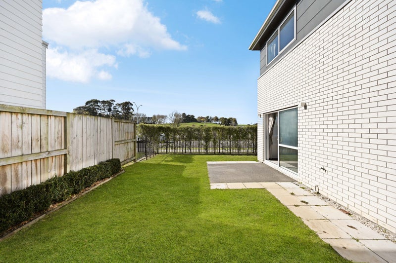 7 Rebekah Crescent, Flagstaff, Hamilton - Carousel 2