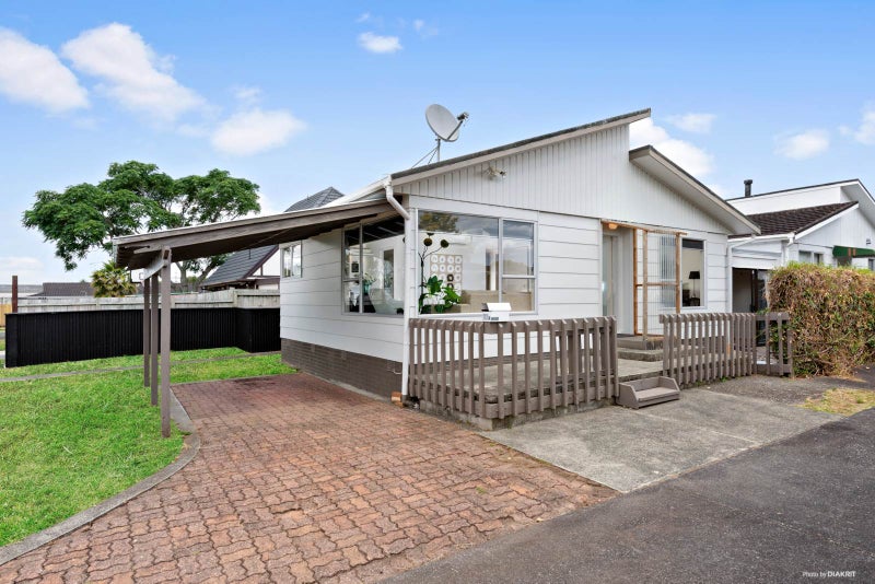 1/32 Waimana Road, Conifer Grove, Takanini - Carousel 1