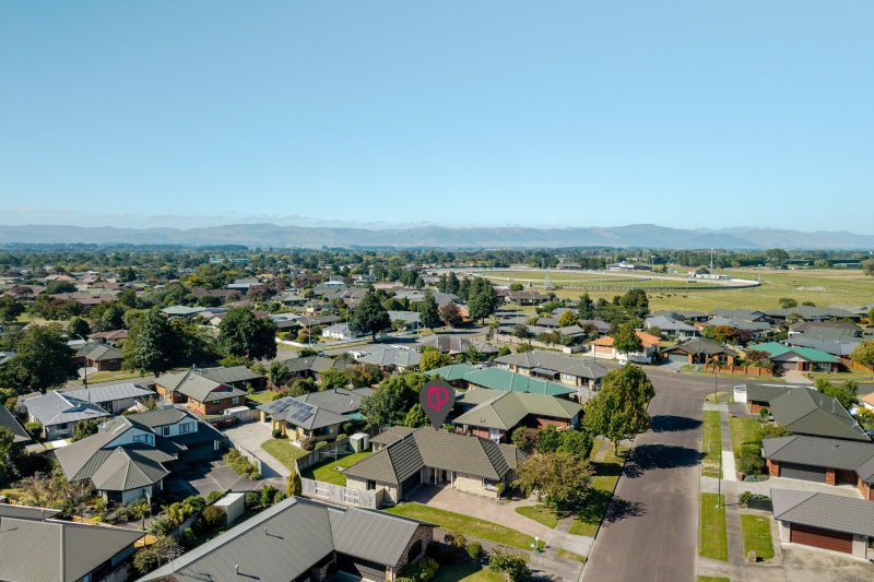 8 Rothesay Place, Highbury, Palmerston North - Carousel 2