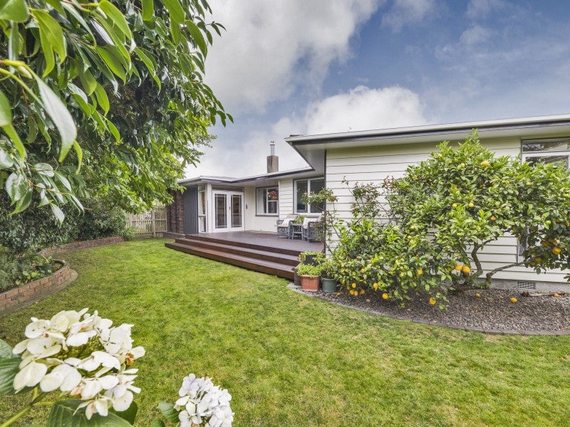 10 Edwards Place, Terrace End, Palmerston North - Carousel 2