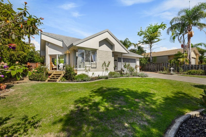 24 Picasso Drive, West Harbour, Auckland - Carousel 1