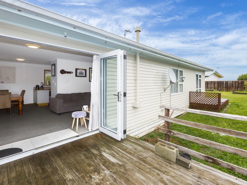 28 Vista Crescent, Maoribank, Upper Hutt - Carousel 2