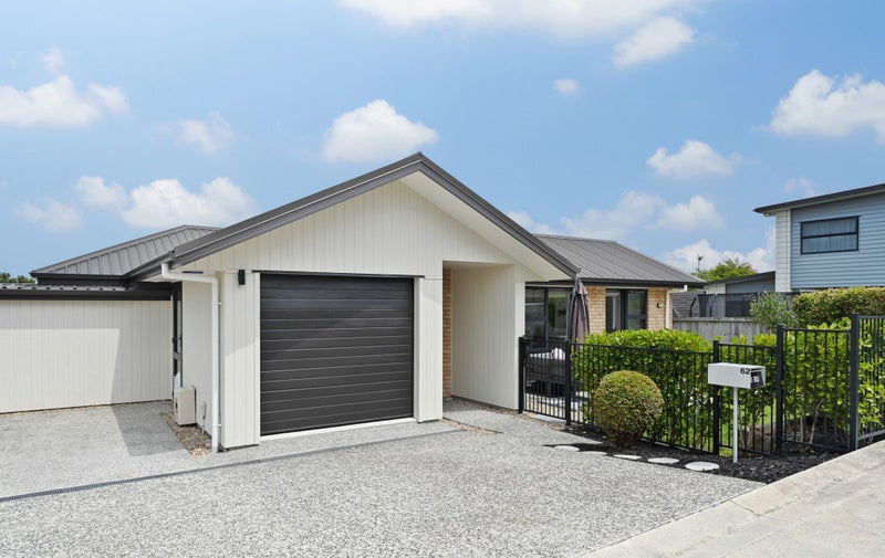 62 Sylvester Crescent, Flagstaff, Hamilton - Carousel 1