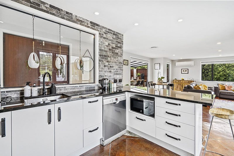 3 Marua Palm Grove, Timberlea, Upper Hutt - Carousel 2