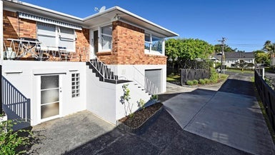 1/12 Westwell Road, Belmont, Auckland - Carousel 1