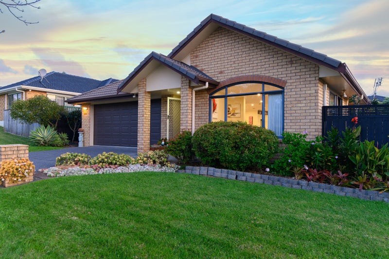 32 Corta Bella Place, Golflands, Auckland - Carousel 1