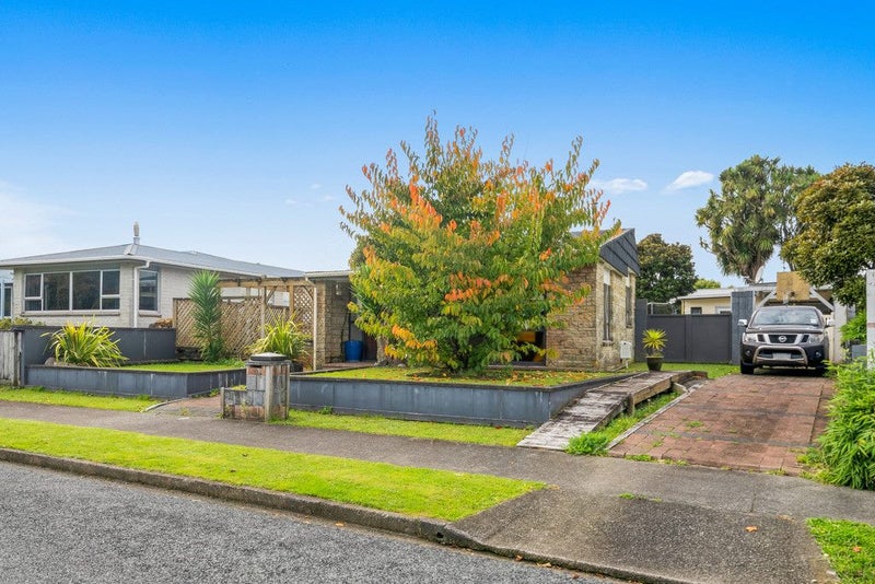 24 Akron Grove, Totara Park, Upper Hutt - Carousel 18