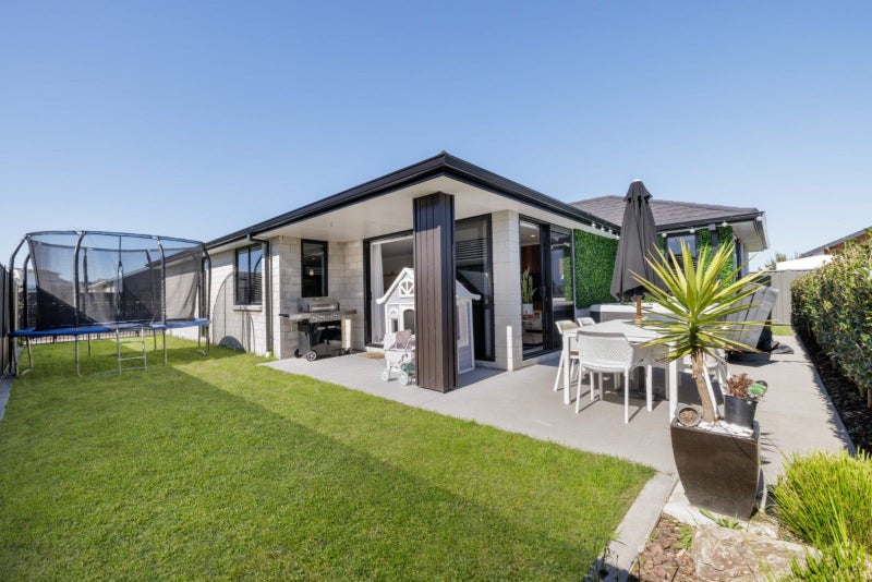 8 Scarr Lane, Pyes Pa, Tauranga - Carousel 1