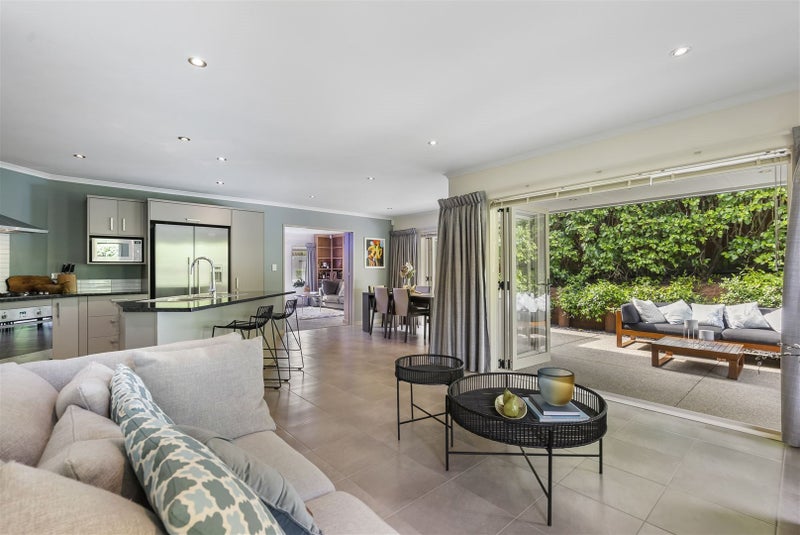 7 Tranquility Rise, Mellons Bay, Auckland - Carousel 2