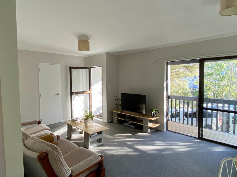 8 Springtime Crescent, Stanmore Bay, Whangaparaoa - Carousel 2