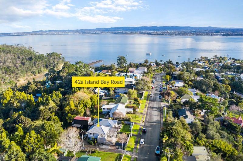 1/42 Island Bay Road, Beach Haven, Auckland - Carousel 2