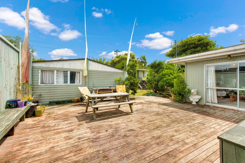 11 Mitchell Road, Surfdale, Waiheke Island - Carousel 2