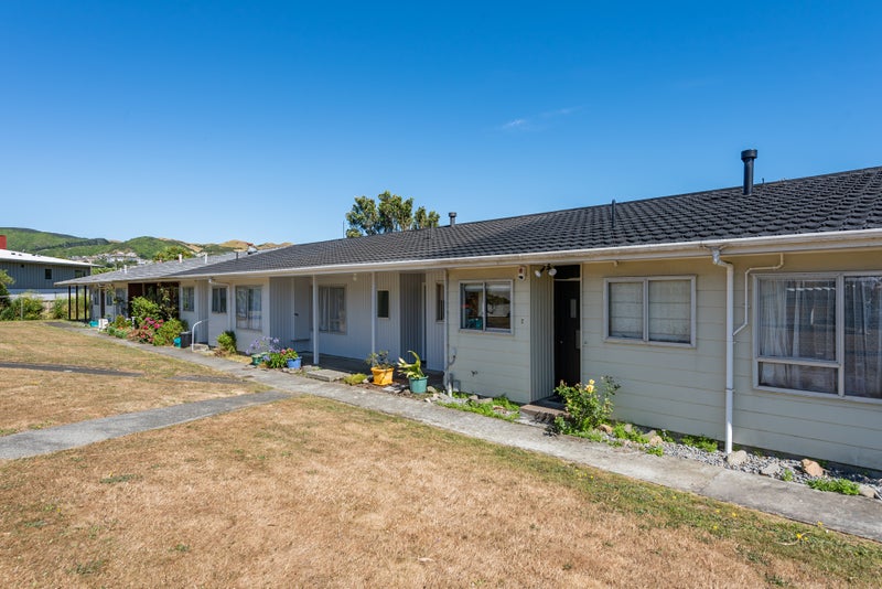 7/10 Petherick Crescent, Johnsonville, Wellington - Carousel 16