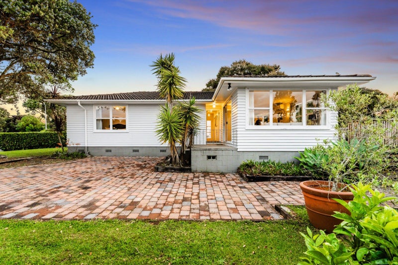 13 Taioma Crescent, Te Atatu Peninsula, Auckland - Carousel 1