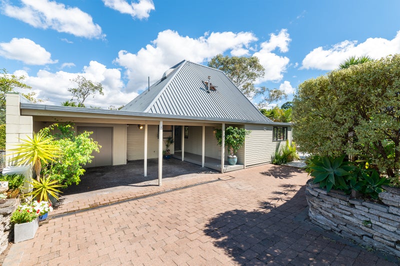 6 Bamfield Place, Hillsborough, Auckland - Carousel 1