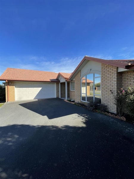 4 Coppinger Terrace, Aidanfield, Christchurch - Carousel 2