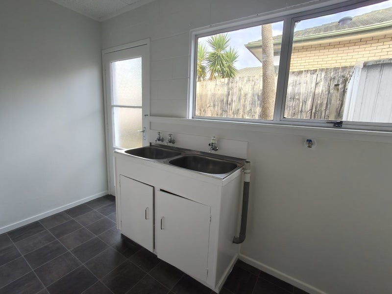 8 Widmore Drive, Massey, Auckland - Carousel 28