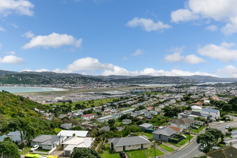 15 Birkhall Grove, Strathmore Park, Wellington - Carousel 2