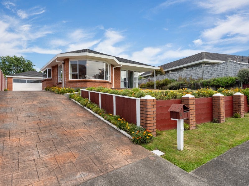 4 Frank Frethey Place, Highlands Park, New Plymouth - Carousel 1