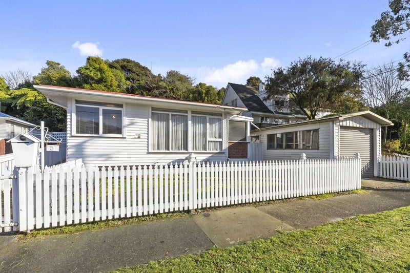 5 Bird Grove, Stokes Valley, Lower Hutt - Carousel 1