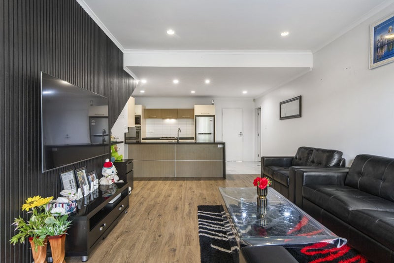 18 Figaro Crescent, Takanini, Auckland - Carousel 2