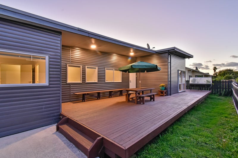 18 Kaimoana Street, Weymouth, Auckland - Carousel 1