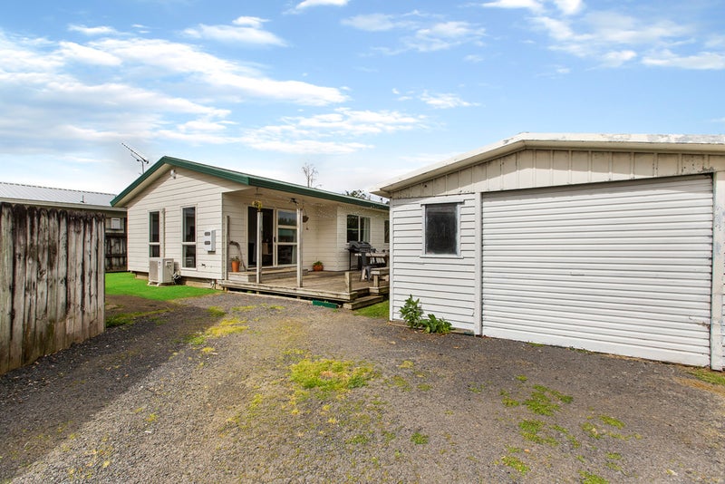 2/14 Graham Road, Conifer Grove, Takanini - Carousel 1