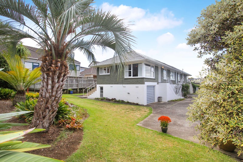 3/8 East Coast Road, Milford, Auckland - Carousel 1