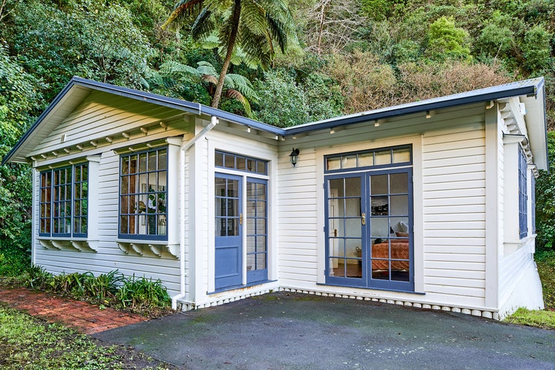 2 Military Road, Northland, Wellington - Carousel 1