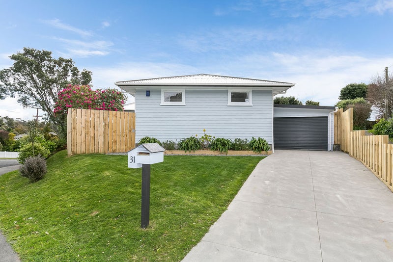 31 Catherine Crescent, Paparangi, Wellington - Carousel 2