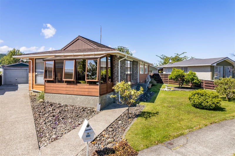 74 California Drive, Totara Park, Upper Hutt - Carousel 1