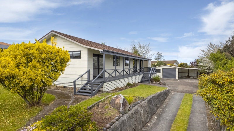 2 Gladstone Grove, Richmond Heights, Taupo - Carousel 1