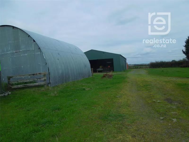 100 Lewis Street, Glenview, Hamilton - Carousel 2
