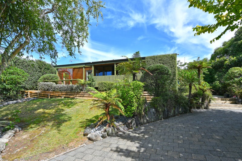 22 Seymour Grove, Kingsley Heights, Upper Hutt - Carousel 2