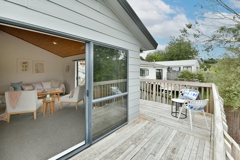 2/58 Trias Road, Tōtara Vale, Auckland - Carousel 2