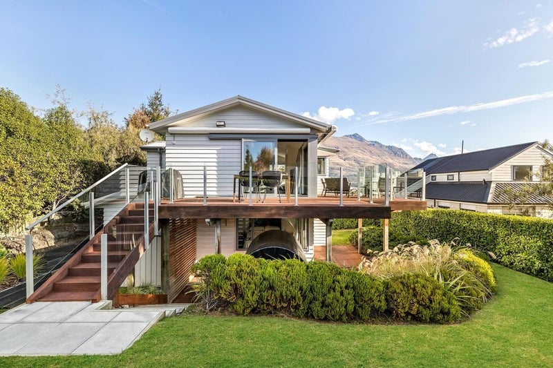 23 Cedar Drive, Kelvin Heights, Queenstown - Carousel 1