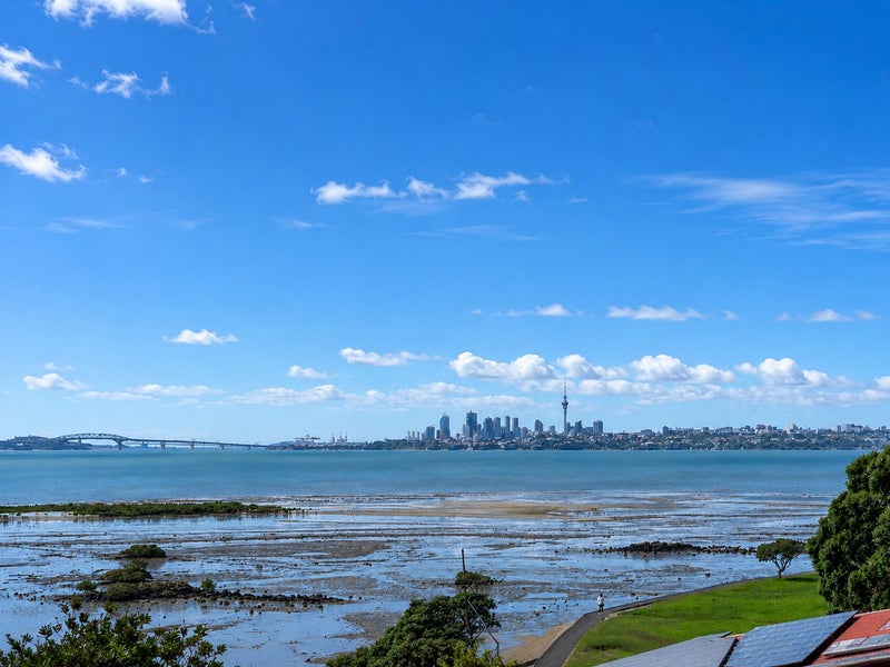 Gill Avenue, Te Atatu South, Waitakere City, Auckland - Carousel 1