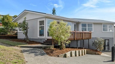 54 Marlborough Avenue, Glenfield, Auckland - Carousel 1