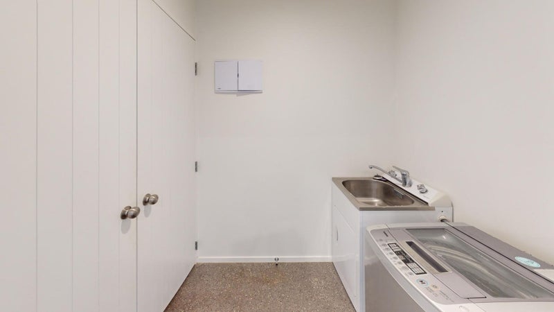 50 Exeter Crescent, Takaro, Palmerston North - Carousel 11