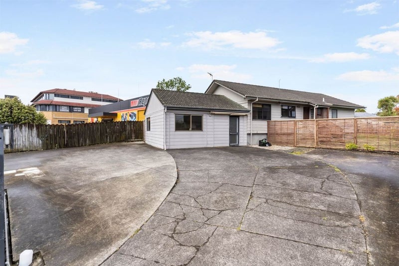 32 Aviemore Drive, Highland Park, Auckland - Carousel 1