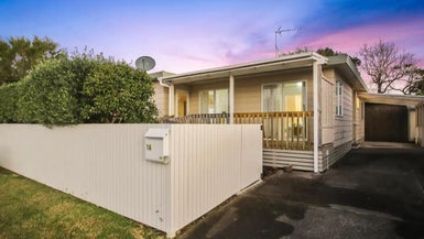 1A Dowling Place, Pakuranga, Auckland - Carousel 1